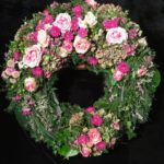 Friedhof Gersthofen Trauerkranz Blumen Flaschka